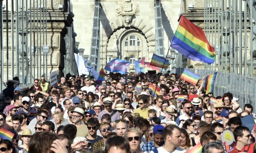 Tisuće Mađara prosvjeduju protiv zabrane LGBT tema u školama