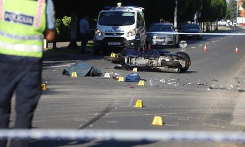 Poginuo pješak i putnica na motociklu, motociklist teško ozlijeđen