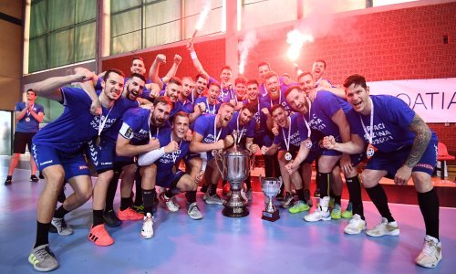 [FOTO] Rukometaši PPD Zagreba svladali Nexe, a onda uz bakljadu u Kutiji šibica proslavili 29. naslov prvaka Hrvatske