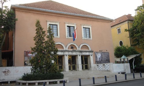 Komedija sezonu završava predstavom 'Treba se znati ponašati' nagrađivanog britanskog komediografa Alana Ayckbourna