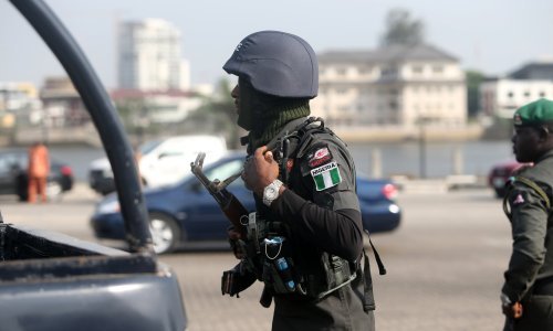 Policajac ubijen, više od 80 učenika oteto u napadu na nigerijsku školu