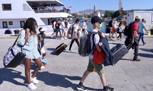 Njemačka ostavlja mogućnost ograničenja putovanja i nakon pandemije, boje se novih sojeva