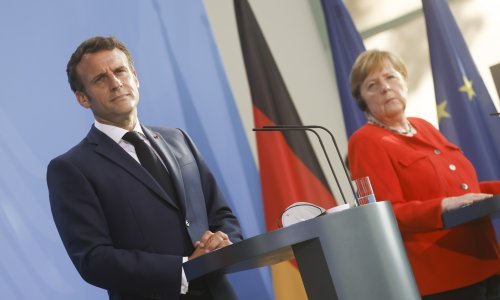 Merkel i Macron za koordiniran pristup članica EU u otvaranju granica