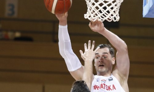 Razigrani Mario Hezonja je 'rasturio' Luku Dončića, ali Slovenci su na kraju ipak još jednom pobijedili Hrvatsku