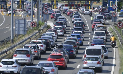 Prvi udarni turistički vikend doveo do velike gužve na autocestama, pitali smo HAC što se dogodilo i očekuju li novi prometni kaos