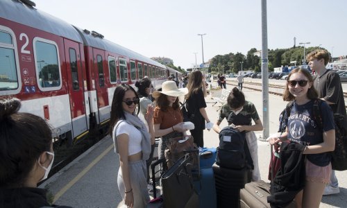 [FOTO] Vlakom iz Bratislave i Beča u Split stiglo oko 200 turista