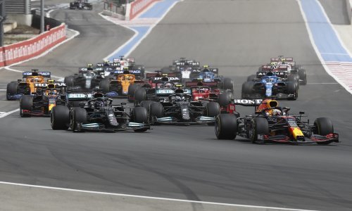 Max Verstappen ostvario hat-trick po prvi puta u svojoj karijeri, a  najvećeg konkurenta Lewisa Hamiltona prošao u predzadnjem krugu