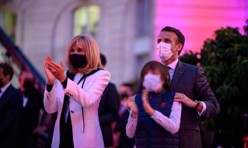 Mladenački stajling koji 'briše' godine: Brigitte Macron kakvu dosad nismo vidjeli