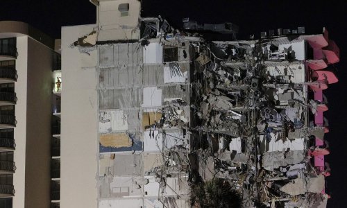 Stotine spasilaca još tragaju za preživjelim stanarima Champlain Towersa, Biden u četvrtak putuje na Floridu