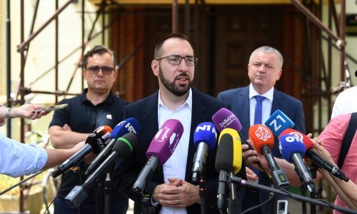 [VIDEO] Tomašević o redovima na Velesajmu: Čim smo vidjeli da su gužve, reagirali smo. Razgovarat ću s Berošem da se ovakve situacije više ne događaju