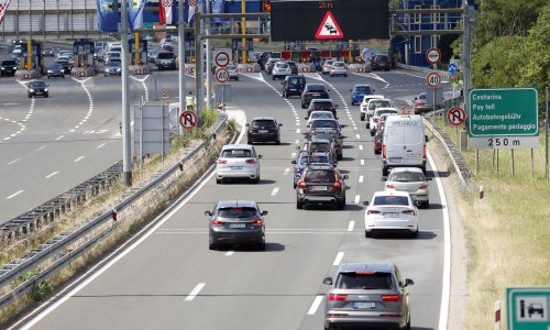 [VIDEO/FOTO] Pojačan promet na prometnicama širom Hrvatske, na graničnim prijelazima kolone, na prelazak se čeka do sat i pol