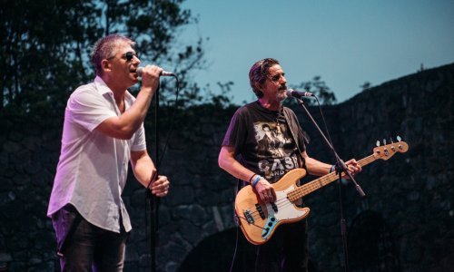 Na rasprodanoj Ljetnoj pozornici odjekivali svima poznati hitovi Daleke Obale