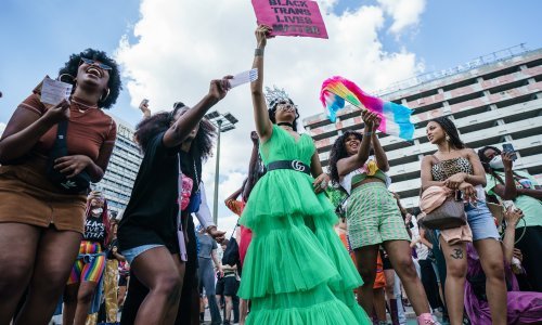 Stotine ljudi u Berlinu u 'alternativnim' povorkama ponosa za LGBTIQ prava