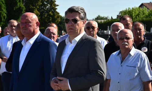 [VIDEO] Milanović u Virovitici odao počast poginulim braniteljima; Dečak: Sramim se što ovdje nije dočekan kao predsjednik države