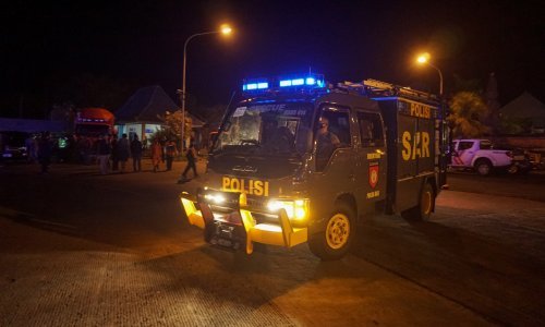 Zbog jakih struja prevrnuo se trajekt blizu Balija, sedmero mrtvih i 11 nestalih