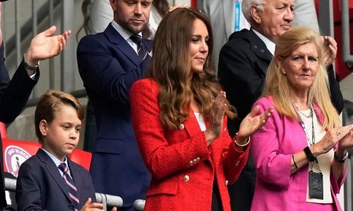 Kate Middleton bojama odjeće šalje jasnu poruku i nosi odličan Zarin sako koji izgleda puno skuplje od prave cijene