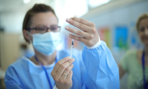 Broj novih infekcija u Nizozemskoj leti u nebo, ali ne raste broj hospitalizacija