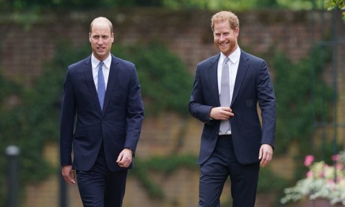 Prinčevi William i Harry konačno ostavili nesuglasice iza sebe: Dobro raspoloženi skupa su otkrili spomenik svojoj majci