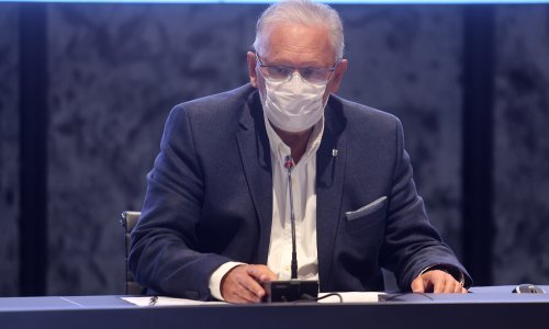 [VIDEO/FOTO] Božinović najavio veliku novost: Na mjestima gdje svi imaju covid-potvrdu neće se više morati nositi maska. I mi ćemo ih skinuti na idućoj presici stožera