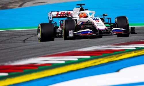 Incident na treningu Formule 1; čak je i hladnokrvni Finac Kimi Räikkönen pobijesnio te mu pokazao srednjak i izvrijeđao ga...