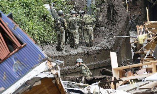[FOTO] Najmanje troje poginulo, a više od 100 nestalih u klizištima nakon jakih kiša u Japanu