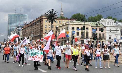 U Poljskoj vrhovni sud srušio vladinu odluku o zabrani okupljanja tijekom pandemije, pao i niz drugih odluka