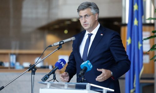 [FOTO] Plenković pozvao akademsku zajednicu da pošalje 'poruke razuma': U Hrvatskoj u hladnjacima ima 1,3 milijuna doza cjepiva protiv koronavirusa