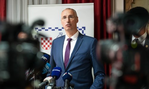 Puljak zove Plenkovića u Split, traži status županije, provjerava diplome u gradskoj upravi i eskivira pitanja o - zastavama