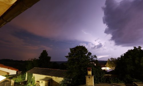 Kraj vrelog dana u dijelovima Hrvatske završit će munjevito: Moguća jača nevremena s tučom, u sjevernoj Italiji moguć i tornado