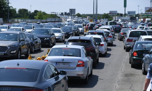 [FOTO] Turistička sezona je u punom zamahu, ako idete na put obružajte se strpljenjem: HAK javlja o vozaču koji vozi u suprotnom smjeru na A1; gužve i prema moru i prema kopnu