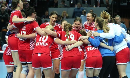 [VIDEO] Hrvatice nadoknadile 'minus 5' protiv Crnogorki i izborile nastup u četvrtfinalu, a onda u busu imale pravi tulum