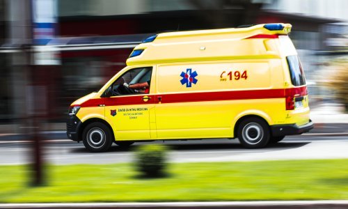 Djevojka u Makarskoj pala na 'plameni tanjur', zbog opeklina završila u bolnici