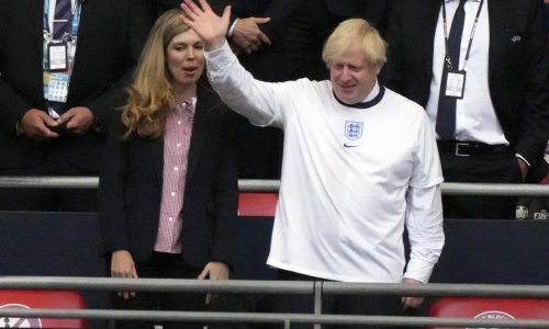 Britanski premijer Johnson i ministar financija Sunak u izolaciji