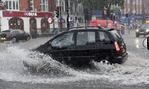 [FOTO/VIDEO] Oluja biblijskih razmjera pogodila London i jug Engleske