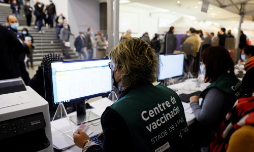 Macron najavio promjenu strategije, više od 900.000 ljudi pohrlilo na cijepljenje u Francuskoj