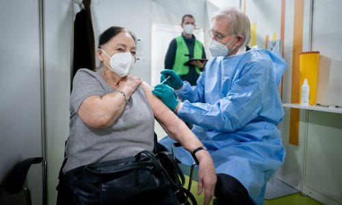 Cijepili smo samo 54 posto starijih od 80, stručnjaci najavljuju moguću povećanu smrtnost u sljedećem valu epidemije