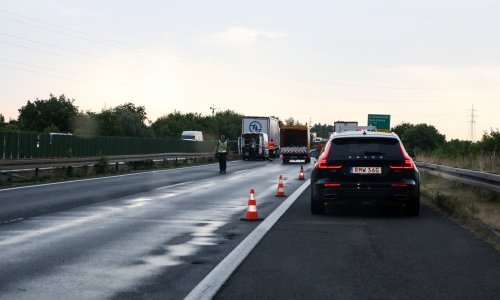 U teškom sudaru osobnog automobila i teretnjaka na zagrebačkoj obilaznici smrtno stradala jedna osoba, dvije u bolnici