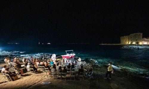 'Van sebe' uz velike valove: Ni jugo nije omelo dramsku premijeru