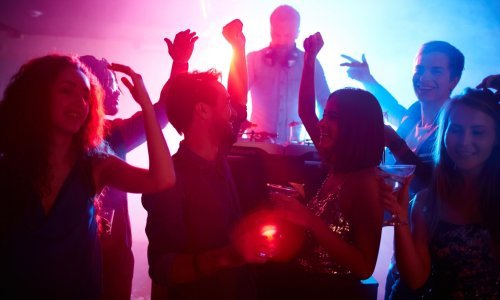 Obrat u slučaju seksualnog zlostavljanja austrijskih maturantica u Istri: Austrijska tvrtka se ispričala javnosti, prijave podignute protiv njihovih zaštitara