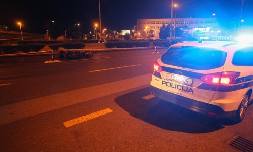 U teškoj prometnoj nesreći u Zagrebu sinoć poginuo motociklist