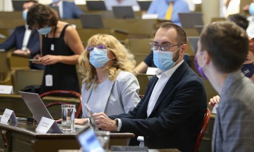 [VIDEO] HDZ-ovci Tomaševiću rekli da radi kao Bandić, da je bio vrhunski aktivist, ali je loš gradonačelnik. On odgovorio: U vrijeme Bandića imenovanja vam nisu smetala?!