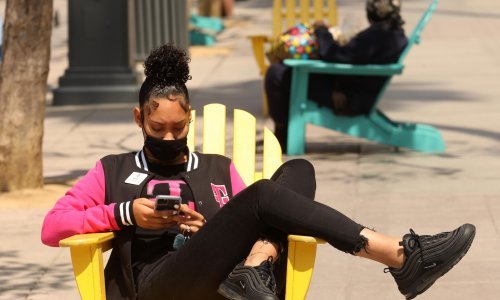 Alarmantan porast broja oboljelih; u Los Angelesu maske se opet nose bez obzira na cijepljenje