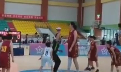 [VIDEO] Kineska košarkašica ima samo 14 godina i visoka je 2,26 metara, a u finalu je nitko nije mogao zaustaviti