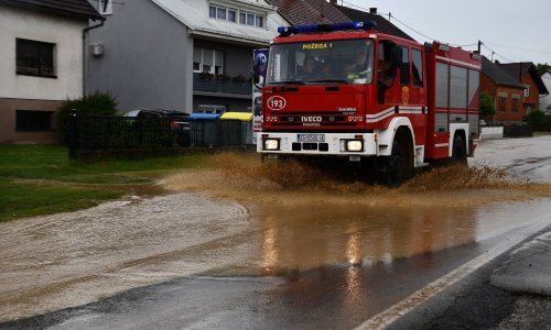 Zbog nedjeljnog nevremena i požara angažirano više od 800 vatrogasaca