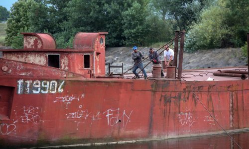 [VIDEO/FOTO] Uspješno odsukan brod na Savi u Zagrebu, pogledajte kako je izgledala akcija spašavanja