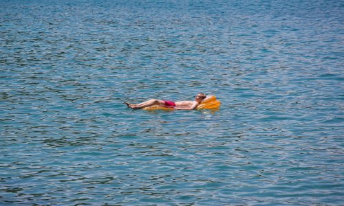Četiri osobe spašene u Velebitskom kanalu: Strani turist se utapao, jedan zbog jake bure zaglavio na luftiću
