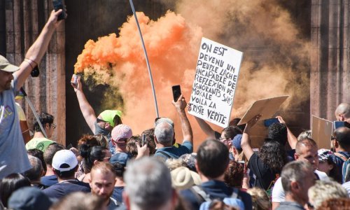 Centri za cijepljenje u Francuskoj vandalizirani u prosvjedima