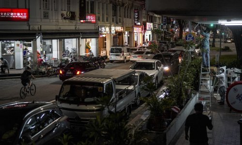 Singapur uveo nove restrikcije kako bi pojačao cijepljenje starijih, žarišta zaraze u karaoke barovima