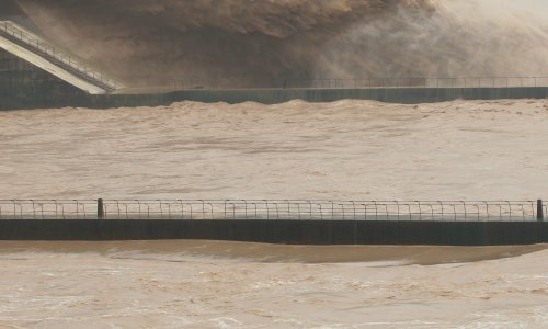 [VIDEO] Poplave u Kini: Izlile se najveće rijeke, putnici u metrou ostali u vodi do struka