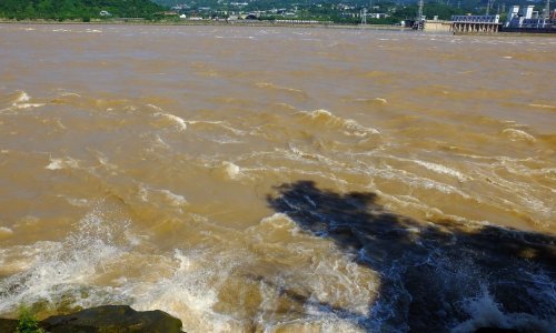 Upozorenje vojske u središtu Kine: Brana u svakom trenutku može popustiti, poplave uzele prve žrtve